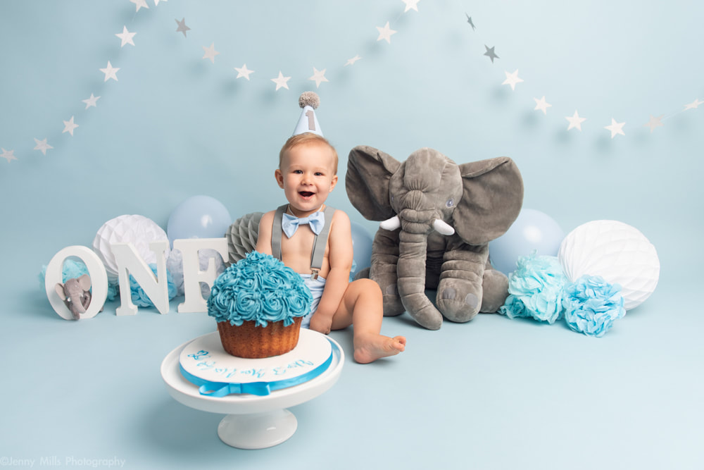 Simple & Sweet First Birthday Cake Smash | Grand Rapids, Michigan —  Laurenda Marie Photography